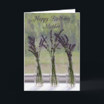 Lavender Bouquets Mother Happy Birthday Karte<br><div class="desc">Ein Trio aus Lavendelsträuchern in Flaschen sitzt auf einem Fensterbrett auf einem Bauernhof in Kansas, wo eine Reihe von Lavendel angebaut wird. Es war eine Freude, diesen duftenden Bauernhof zu besuchen, um eine meiner liebsten Blume zu genießen. Seit uralten Zeiten haben die Menschen Lavendel in vielerlei Hinsicht benutzt - um...</div>