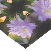 Lavender Clematis Blume in Trellis Abstrakt Kurzer Tischläufer (Ecke)