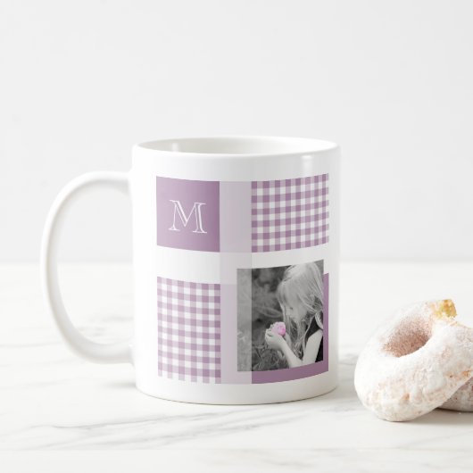 Lavender Fügen Sie Ihr Foto Gingham Modern Monogra Kaffeetasse (Mit Donut)