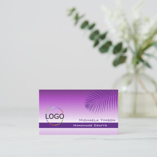 Lavender Gradient Palm Leaf mit Logo Beruflich Visitenkarte (Stehend Vorderseite)