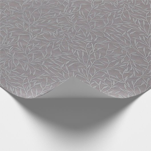 Lavender Gray Embossed Leaf Vines Geschenkpapier (Ecke)