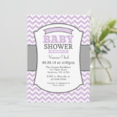 Lavender Gray Zickzack Baby Dusche Einladung (Stehend Vorderseite)