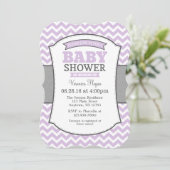 Lavender Gray Zickzack Baby Dusche Einladung (Stehend Vorderseite)