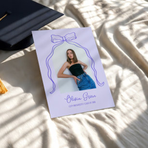 Lavender Hand Drawn Bow Arch Foto Abschluss Einladung