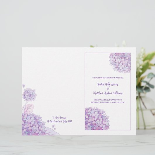 Lavender Hydrangeas White Wedding BiFold Program (Stehend Vorderseite)