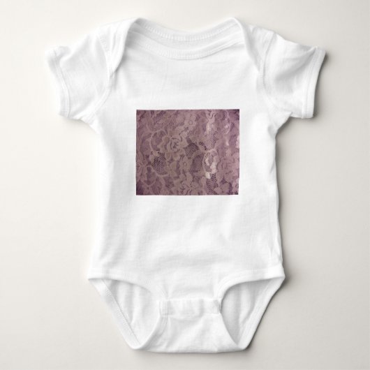 Lavender Lace Baby Strampler (Vorderseite)