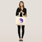 Lavender Lila Yin-Yang Jumbo Stoffbeutel (Vorderseite (Model))