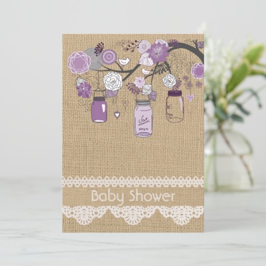 Lavender Lilac Mason Jar Baby Dusche Einladung (Stehend Vorderseite)