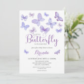 Lavender Little Butterfly Girl Babydusche Einladung (Stehend Vorderseite)