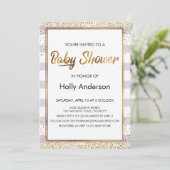 Lavender Stripes Gold Confetti Script Baby Dusche Einladung (Stehend Vorderseite)