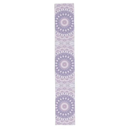Lavender und Lilac Mandala Pattern Großer Tischläufer (Vorderseite)