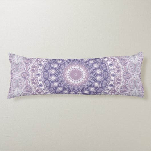 Lavender und Lilac Mandala Pattern Seitenschläferkissen (Vorderseite)