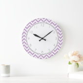 Lavender Zigzag Streifenmuster Große Wanduhr (Zuhause)