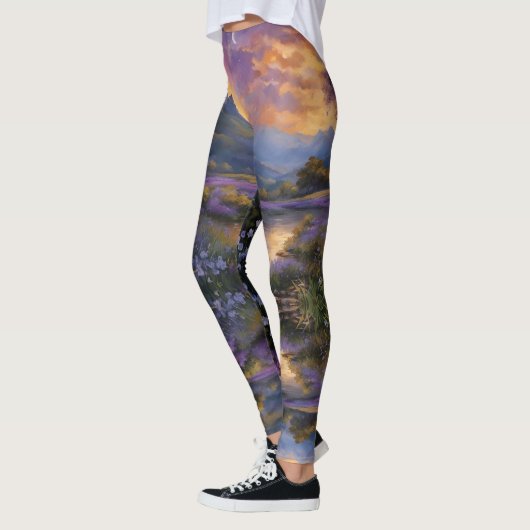 Lavendertal bei Morgendämmerung Leggings (Links)