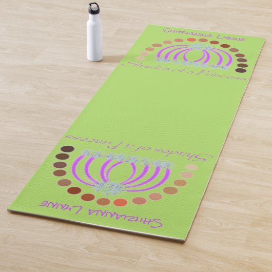 Lavishiauf den Schattierungen einer Prinzessin, di Yogamatte (Beispiel)