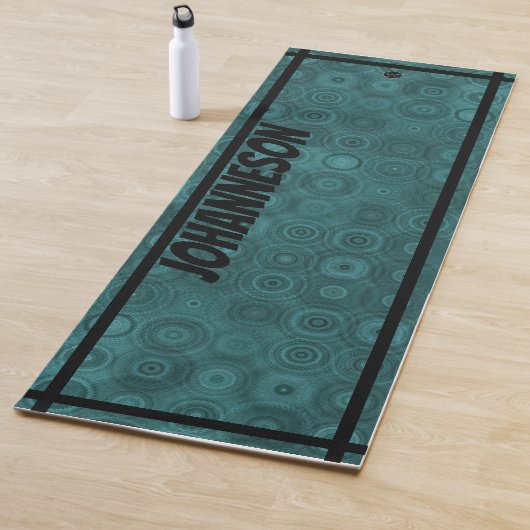 LavishlyOn Aqua Men's Monogram Gears Yogamatte (Beispiel)