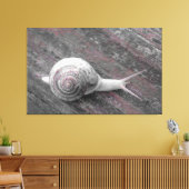 LavishyOn Modern Pink Gray Snail on Sidewalk Leinwanddruck (Insitu (Wohnzimmer))