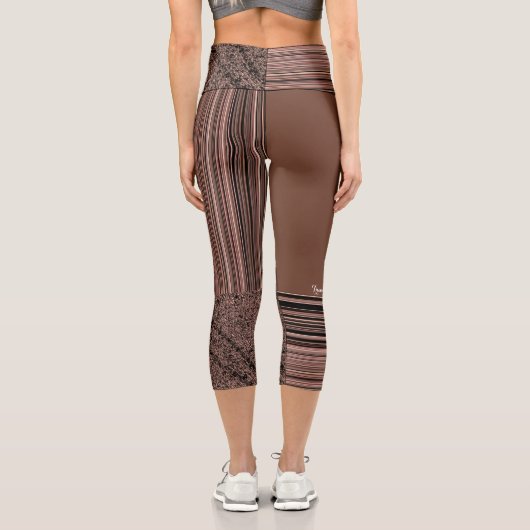 LavishyOn Monogram Brown Taupe PinstripeStonewash Capri Leggings (Rückseite)