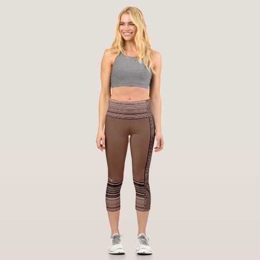 LavishyOn Monogram Brown Taupe PinstripeStonewash Capri Leggings (Vorderseite)