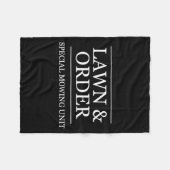 Lawn And Order - Special Mowing Unit _ Funny Lands Fleecedecke (Vorderseite (Horizontal))