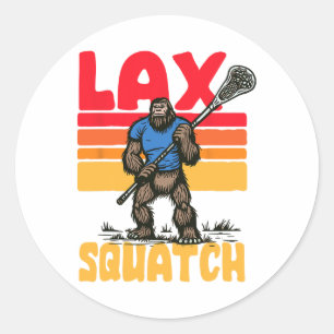 Lax Squatch! Bigfoot Lacrosse Player Retro Sasquat Runder Aufkleber