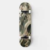 Layerte Formen in Tarnfarben Skateboard (Vorderseite)