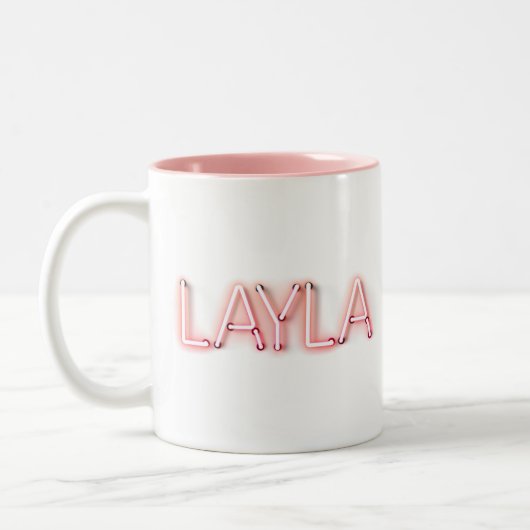 Layla Name in leuchtenden Neonbeleuchtung Neuheit Zweifarbige Tasse (Links)