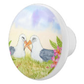 Laysan-Albatros mit rosa Plumerien Keramikknauf (Rechts)