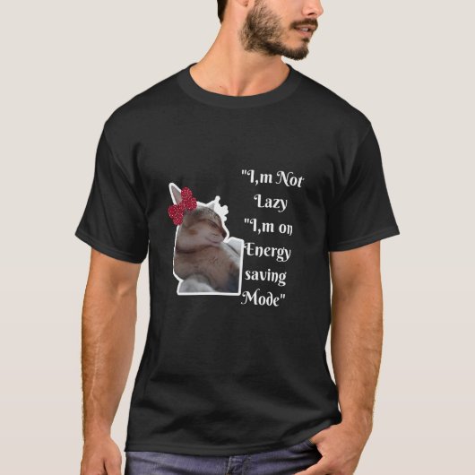 Lazy Cat Energy Saving Mode Art T-Shirt (Vorderseite)