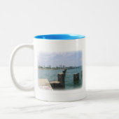 Lazy Day on Docks Zweifarbige Tasse (Links)