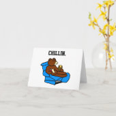 Lazy Easy Chair Bär, Funny Chillin’ Vater Cartoon Karte (Gelbe Blume)