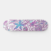 Lazy Floral Pattern auf Weiß Skateboard (Horizontal)
