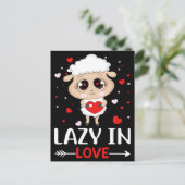 Lazy in Liebe Sheep für Valentinstag Singles Postkarte (Stehend Vorderseite)