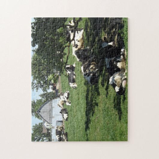 Lazy Kühe, die unter einem Baum sitzen Puzzle (Vertikal)