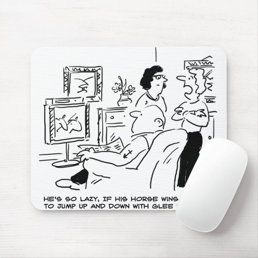 Lazy Man beobachtet Pferderennen im Fernsehen Mousepad (Mit Mouse)