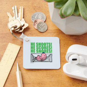 Lazy Napping in einem Fußballziel Schlüsselanhänger