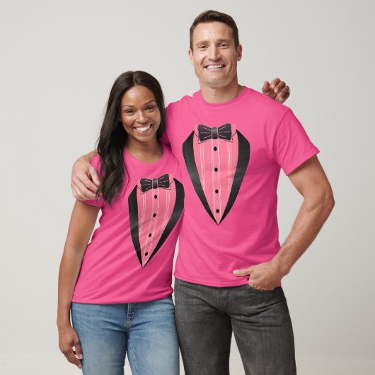 Lazy Tuxedo Pink Kostüm Easy Bow Krawatte Outfit C T-Shirt (Unisex)