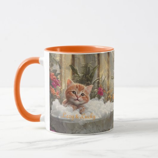 Lazy und glücklicher roter Cat in Luxusbath Tasse (Links)