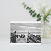 LCIs Soldiers Wading Ashore Postkarte (Stehend Vorderseite)