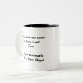 Le Louvre á nuit, Paris Zweifarbige Tasse (Vorderseite Links)