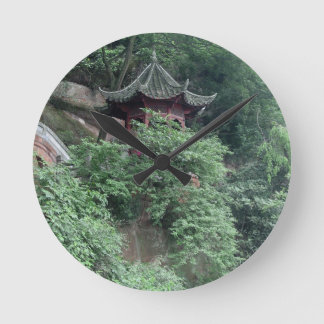 Le Shan Mountainside Buddhist Pavilion Runde Wanduhr