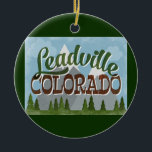 Leadville Colorado Fun Retro Snowy Mountains Keramik Ornament<br><div class="desc">Leadville Colorado Neo Vintage Reisedesign im lustigen Retro-Cartoon-Stil mit schneebedeckten Bergen,  Wäldern und Bäumen darunter,  blauen Himmel und coolem Retro-Skript-Text.</div>
