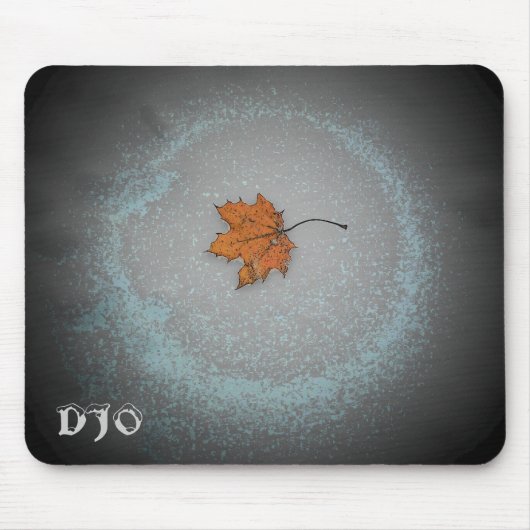 Leaf auf Schnee mit Mondstrahl Mousepad (Vorne)