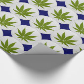 Leaf auf White and Midnight Blue Diamonds Geschenkpapier (Ecke)