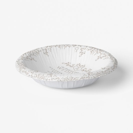 Leaf line art heart monogram tan wedding pappteller (Gewinkelt)