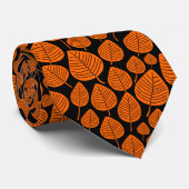 Leaf Muster 02 - Orange auf Schwarz Krawatte (Gerollt)