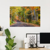 Leaf Streckenschotterstraße mit Herbstfarbe Poster (Heimbüro)