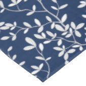 Leafline Spread Navy Weiß Tischdecke (Schrägansicht)