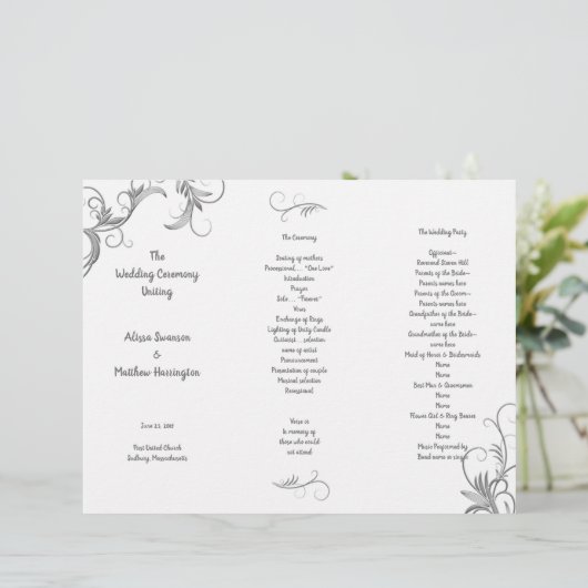 Leafy Blüh White Tri-Fold Hochzeitsprogramm (Stehend Vorderseite)