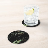 Leafy Botanical Eukalyptus Moderne schwarze Zweign Runder Pappuntersetzer (Vor Ort)